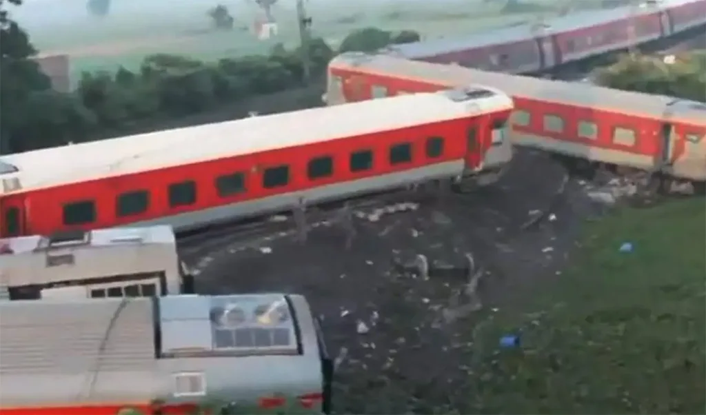 North East Express Derailment Claims 4 Lives, Injures 70 in Bihar